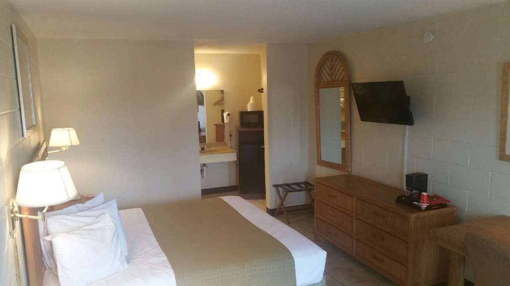 American Quality Lodge Panama City Bilik gambar